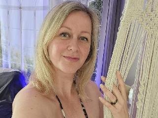 Anal-Sex, Dominant, Fesselspiele, Lack und Leder, Natursekt, Oralsex, Outdoor, Schlucken, Sexspielzeug, Live-Dates