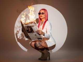 Anal-Sex, Devot, Dominant, Fetisch, Lack und Leder, Oralsex, SM-Sex, Spanking, Tattoos, Voyeurismus