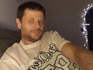 Devot, Fesselspiele, Orgien, Outdoor, Parkplatz-Sex, Pornographie, Rollenspiele, Sexspielzeug, Swinger, Live-Dates