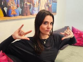 Fesselspiele, Lack und Leder, Oralsex, Parkplatz-Sex, Pornographie, Rollenspiele, Schlucken, Sexspielzeug, Live-Dates