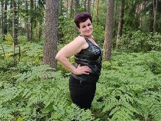 Dominant, Fetisch, Piercing, Rollenspiele, Tattoos